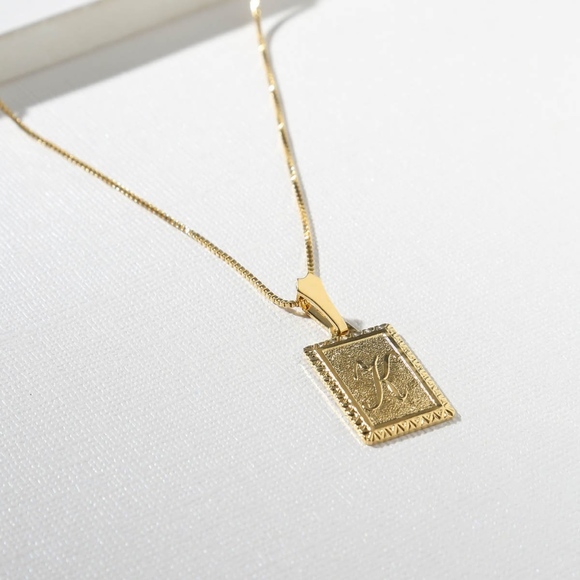 New Vanessa Mooney gold London initial necklace - Picture 3 of 4